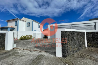 Moradia T3 para Venda em São Mateus da Calheta