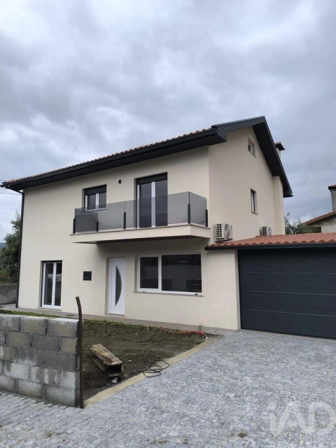 Moradia T3 para Venda em Cossourado
