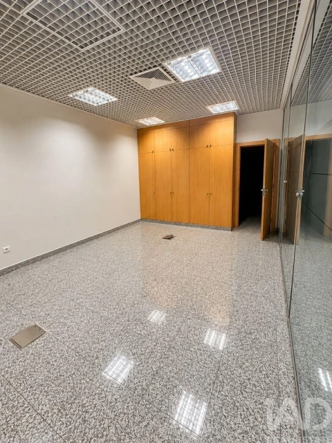 Loja para Venda em Arrifana