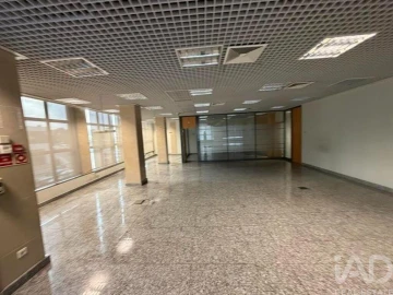 Loja para Venda em Arrifana