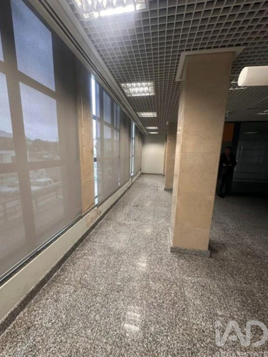Loja para Venda em Arrifana Foto 21