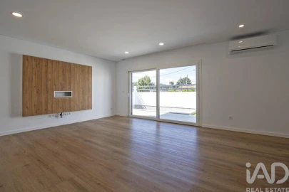 Moradia T4 para Venda em Fernao Ferro