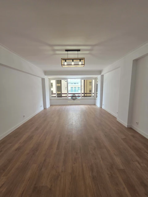 Apartamento T3 para Venda em Benfica
