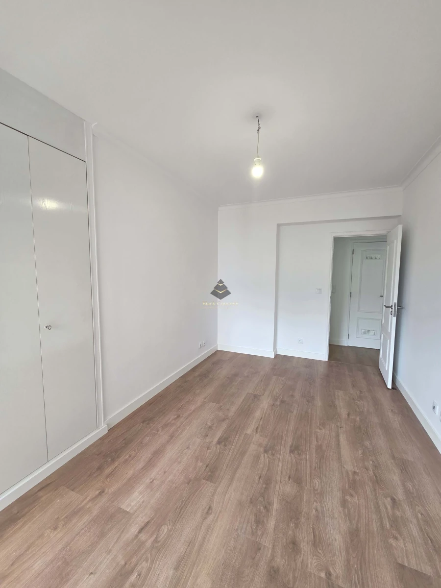 Apartamento T3 para Venda em Benfica Foto 23
