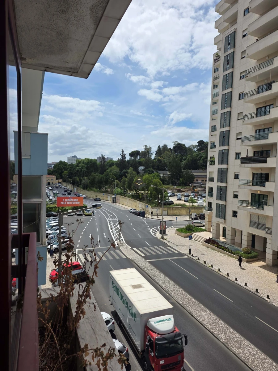Apartamento T3 para Venda em Benfica Foto 5