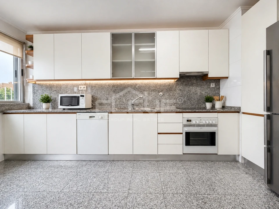 Apartamento T3 para Venda em Mafamude e Vilar do Paraíso Foto 4