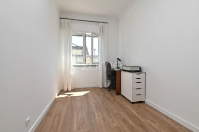 Apartamento T3 para Venda em São Domingos de Rana