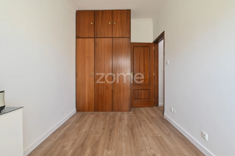 Apartamento T3 para Venda em São Domingos de Rana Foto 17