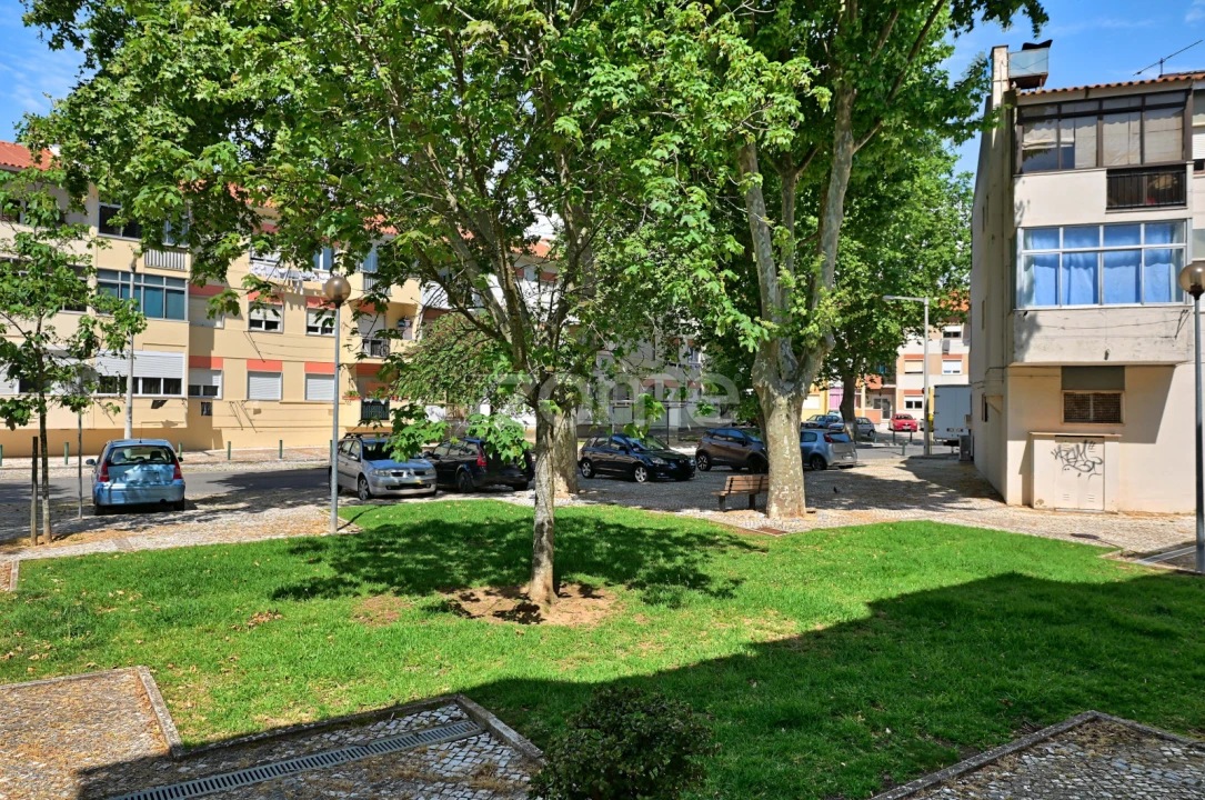 Apartamento T3 para Venda em São Domingos de Rana Foto 24
