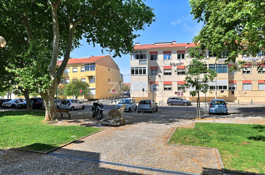 Apartamento T3 para Venda em São Domingos de Rana Foto 25