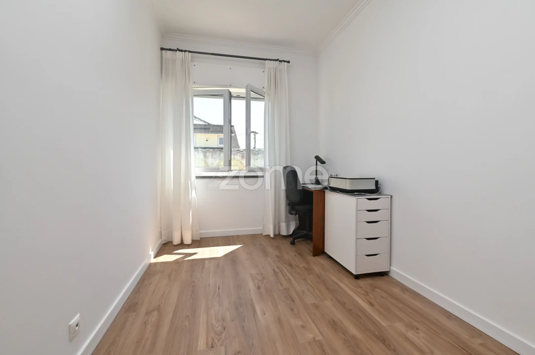 Apartamento T3 para Venda em São Domingos de Rana Foto 16