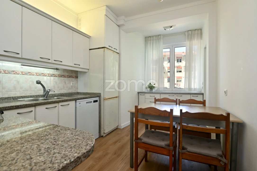 Apartamento T3 para Venda em São Domingos de Rana Foto 11
