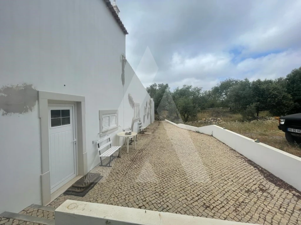 Moradia T4 para Venda em Quelfes Foto 4