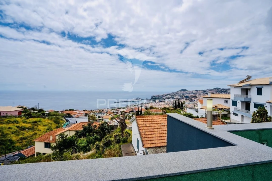 Moradia T5 para Venda em Funchal (Santa Maria Maior) Foto 18