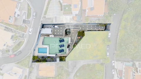 Moradia T5 para Venda em Funchal (Santa Maria Maior)