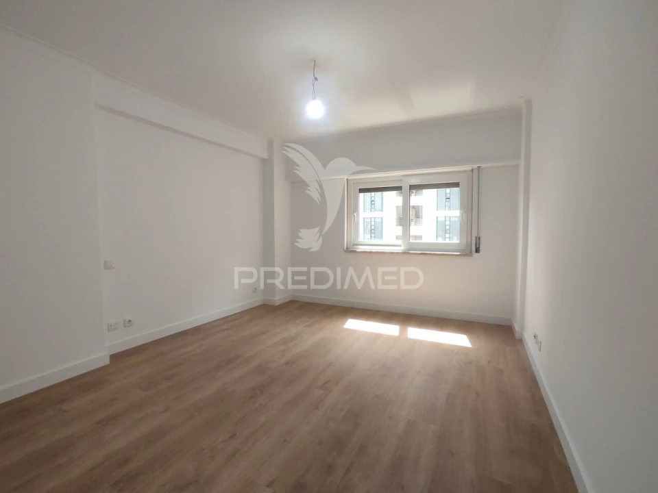 Apartamento T3 para Venda em São Domingos de Benfica Foto 5