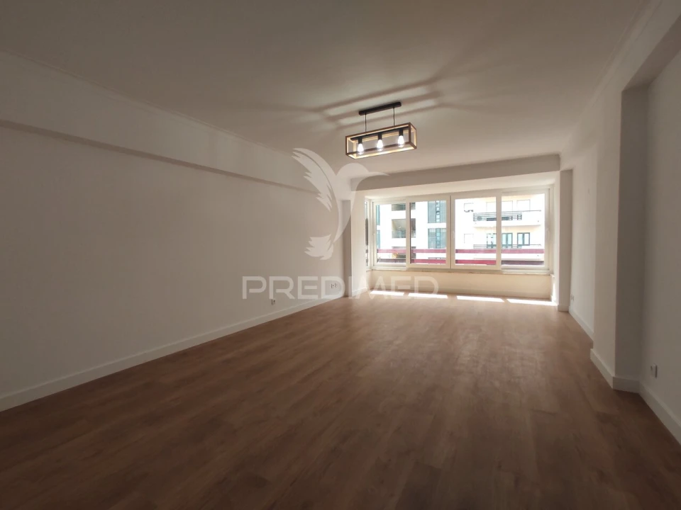 Apartamento T3 para Venda em São Domingos de Benfica Foto 1