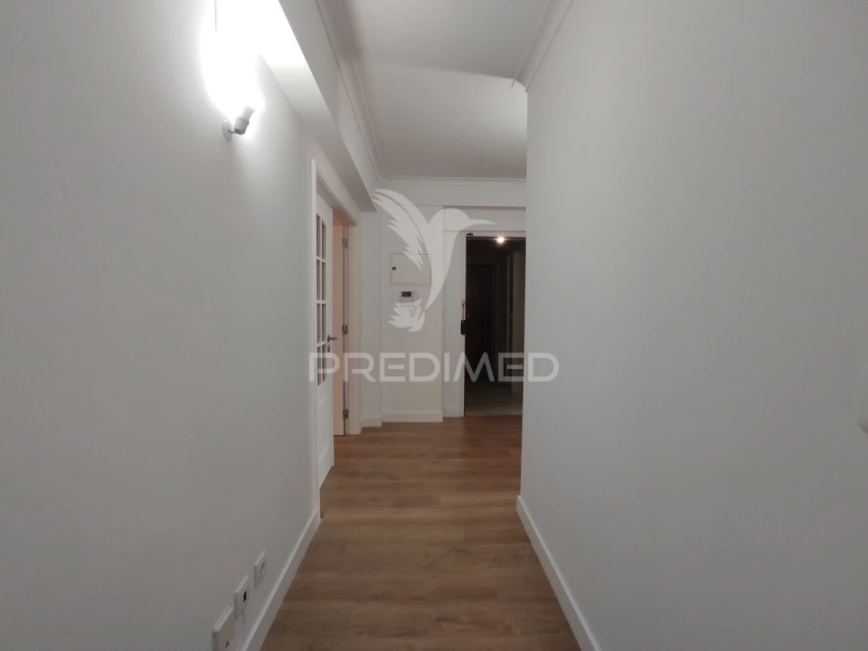 Apartamento T3 para Venda em São Domingos de Benfica Foto 4