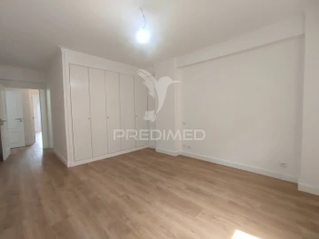 Apartamento T3 para Venda em São Domingos de Benfica