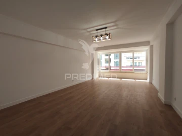 Apartamento T3 para Venda em São Domingos de Benfica