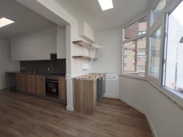 Apartamento T3 para Venda em São Domingos de Benfica