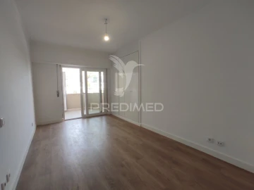 Apartamento T3 para Venda em São Domingos de Benfica