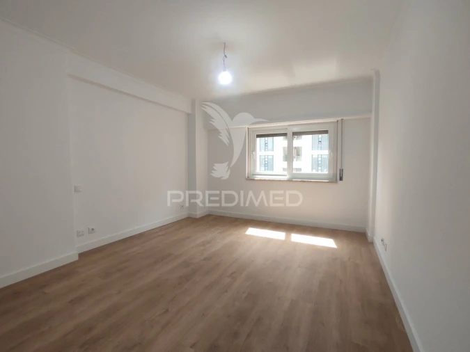 Apartamento T3 para Venda em São Domingos de Benfica Foto 5