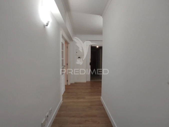 Apartamento T3 para Venda em São Domingos de Benfica Foto 4