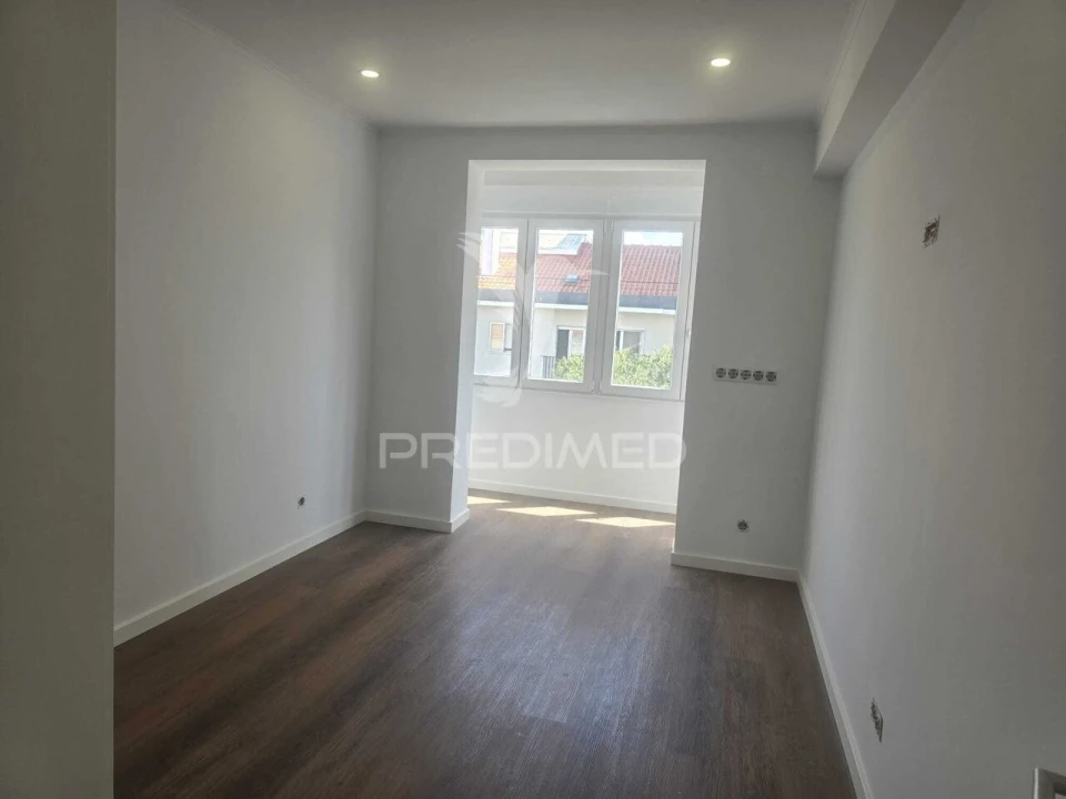 Apartamento T2 para Venda em Venteira Foto 6