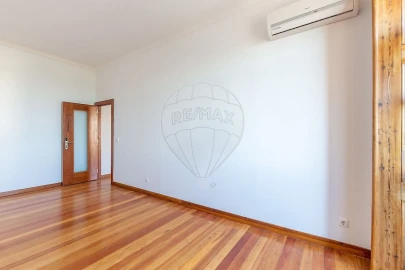 Apartamento T2 para Venda em Santa Maria Maior