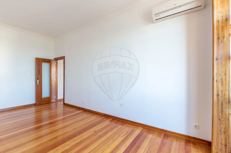 Apartamento T2 para Venda em Santa Maria Maior Foto 12