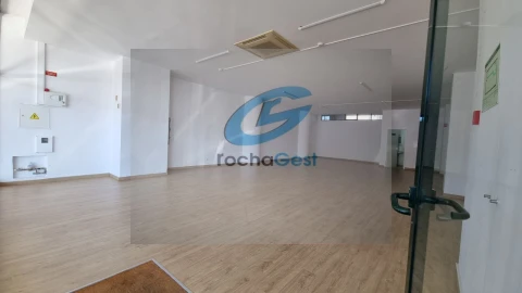 Loja para Arrendamento em Valongo