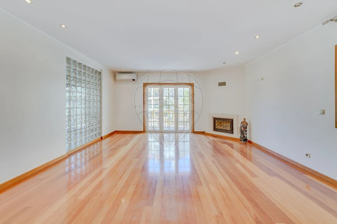 Apartamento T2 para Arrendamento em Carcavelos e Parede Foto 4