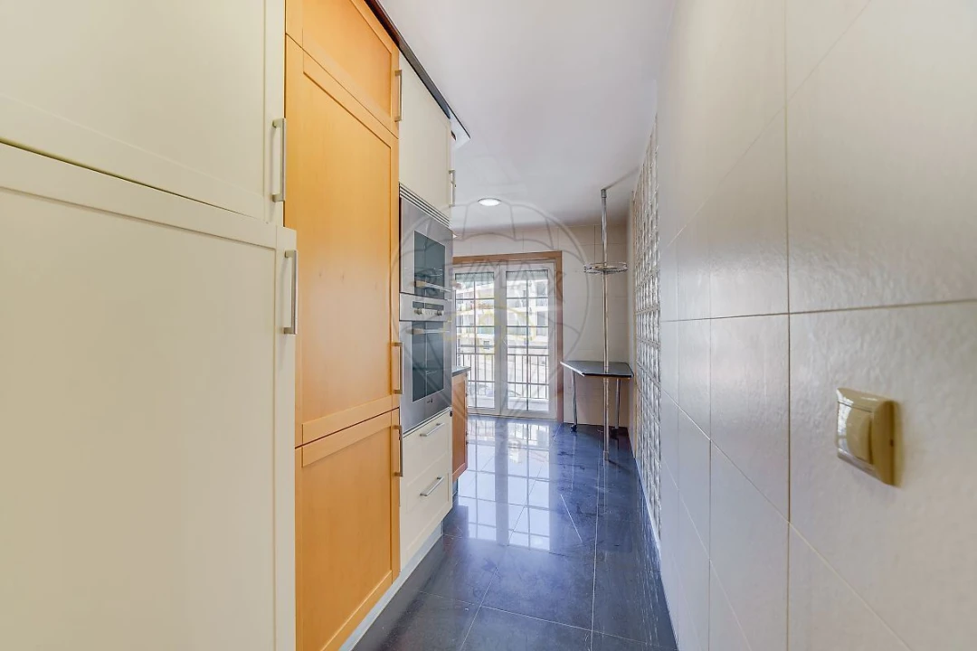 Apartamento T2 para Arrendamento em Carcavelos e Parede Foto 9