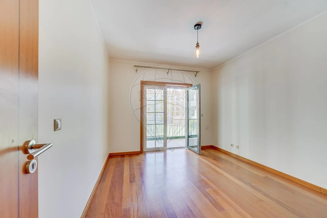 Apartamento T2 para Arrendamento em Carcavelos e Parede Foto 13
