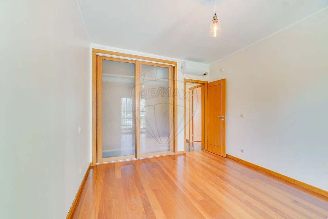 Apartamento T2 para Arrendamento em Carcavelos e Parede Foto 16