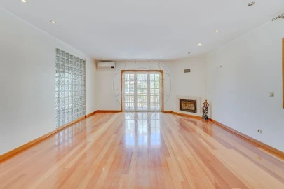 Apartamento T2 para Arrendamento em Carcavelos e Parede