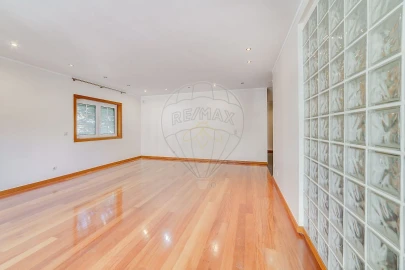 Apartamento T2 para Arrendamento em Carcavelos e Parede