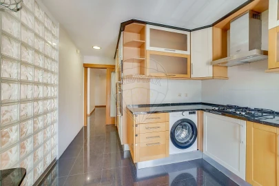 Apartamento T2 para Arrendamento em Carcavelos e Parede