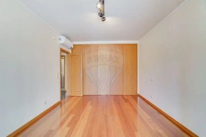 Apartamento T2 para Arrendamento em Carcavelos e Parede