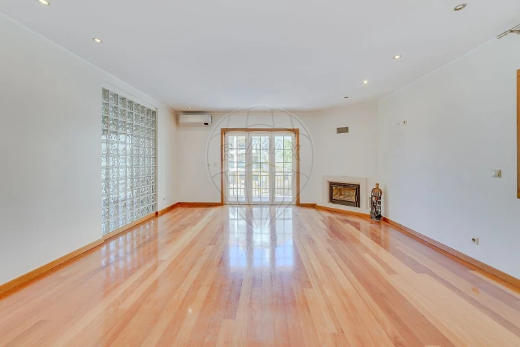 Apartamento T2 para Arrendamento em Carcavelos e Parede Foto 4
