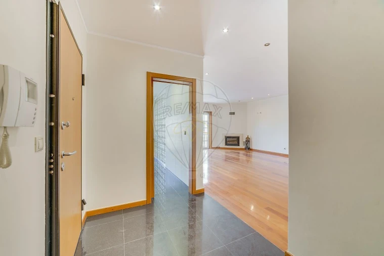 Apartamento T2 para Arrendamento em Carcavelos e Parede Foto 6
