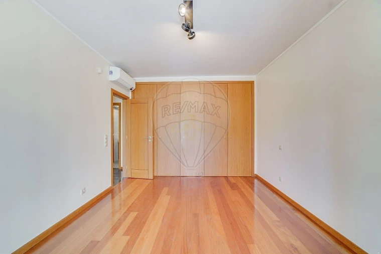 Apartamento T2 para Arrendamento em Carcavelos e Parede Foto 11