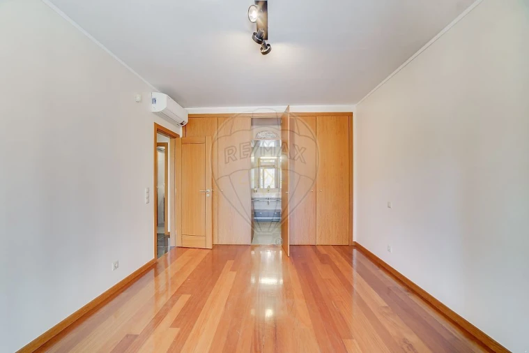 Apartamento T2 para Arrendamento em Carcavelos e Parede Foto 12