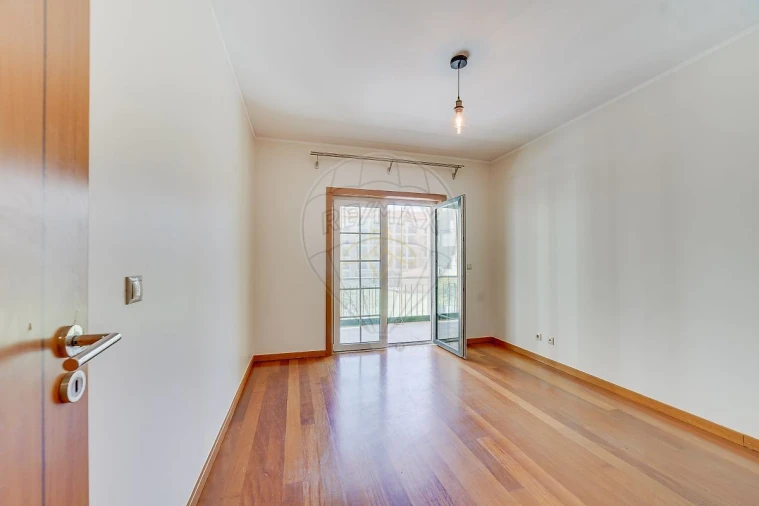 Apartamento T2 para Arrendamento em Carcavelos e Parede Foto 13