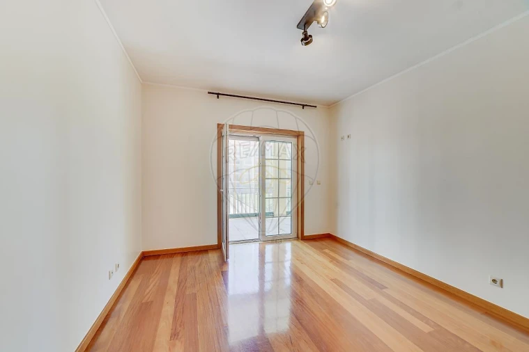 Apartamento T2 para Arrendamento em Carcavelos e Parede Foto 15