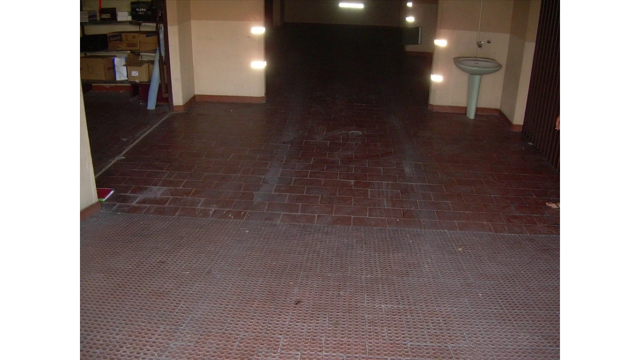 Garagem para Venda em Almada, Cova da Piedade, Pragal e Cacilhas Foto 1