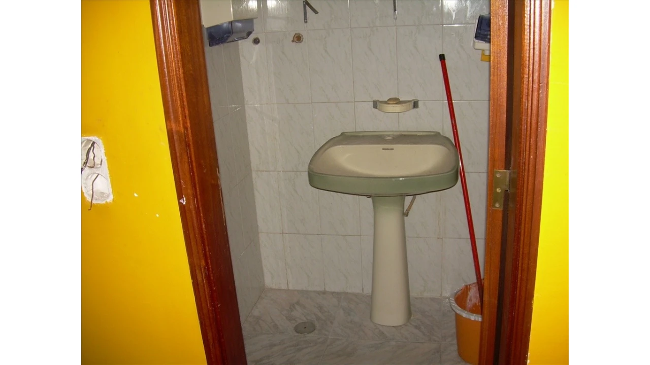 Loja para Arrendamento em Almada, Cova da Piedade, Pragal e Cacilhas Foto 5