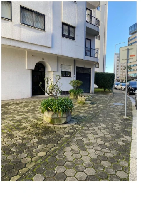 Negócio para Arrendamento em Mafamude e Vilar do Paraíso