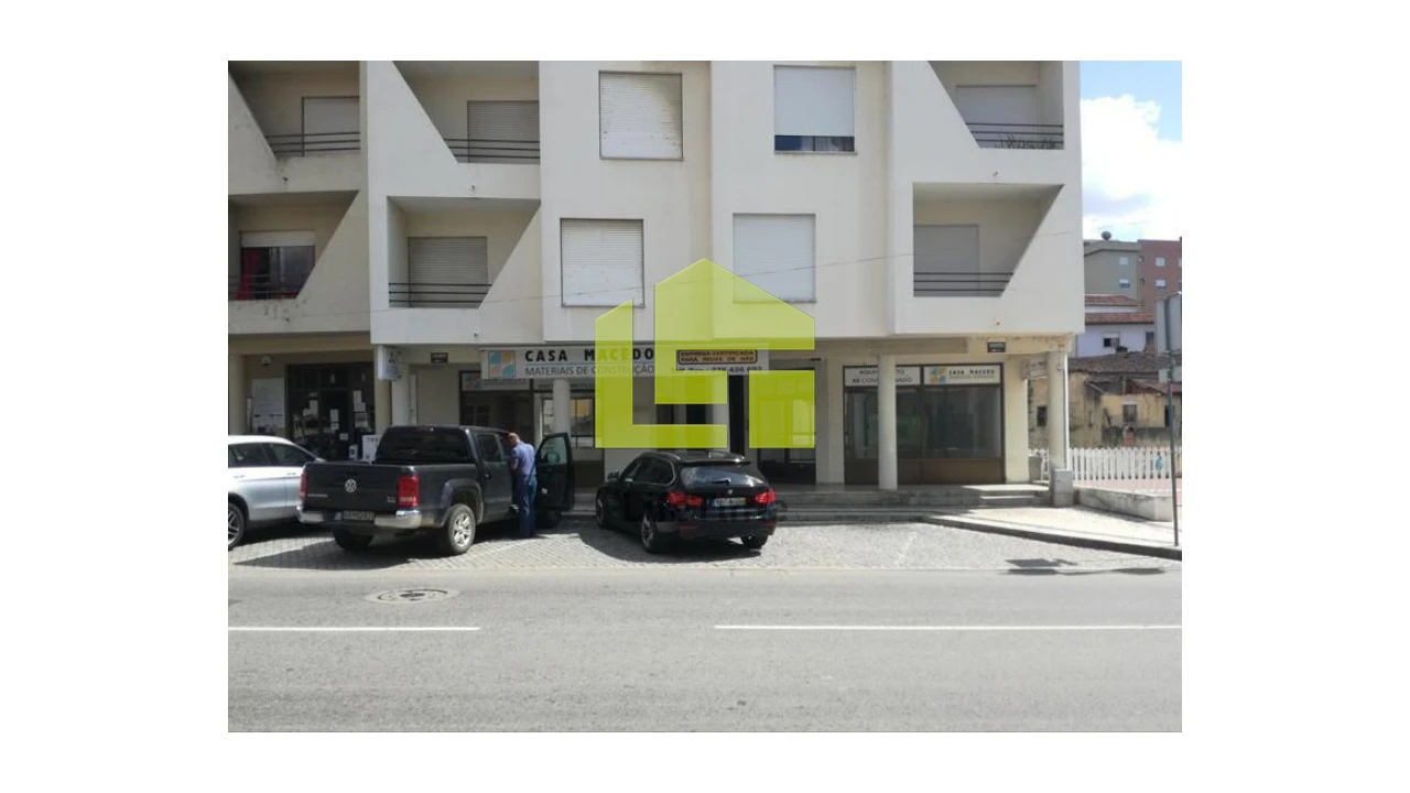 Armazém para Venda em Macedo de Cavaleiros Foto 1